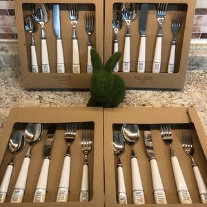 Rae Dunn 20 piece silverware set